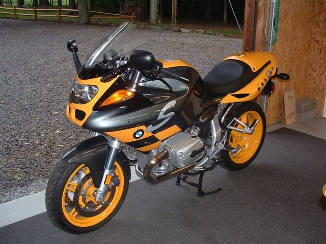 r1100s_1.JPG