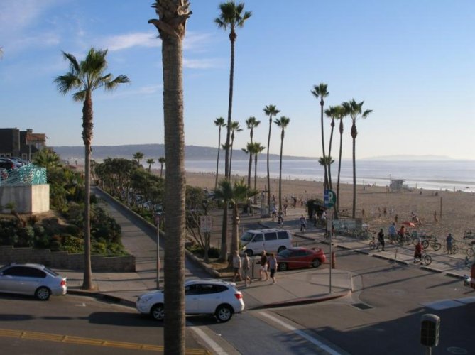 Manhatten Beach looking south.jpg