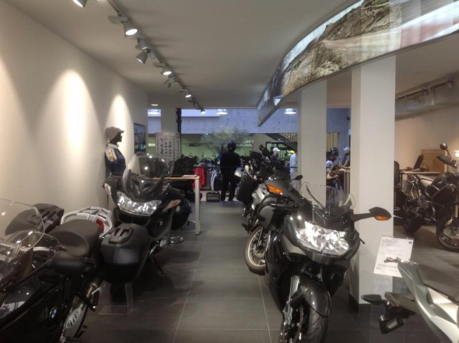 BMW Motorrad Paris 3.jpg