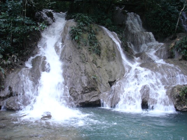 Guatemala waterfalls & Belize, Lamanai Mayan Ruins, Cruise 2006 059.jpg