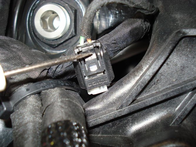 10 Horn Connector Removal.jpg