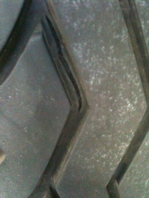 Tire_Crack.jpg