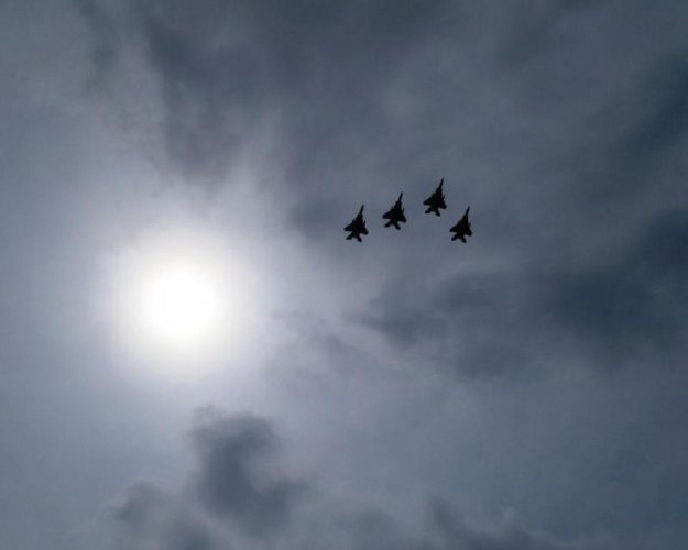 F18 Formation over Rolling Thunder 2011.jpg