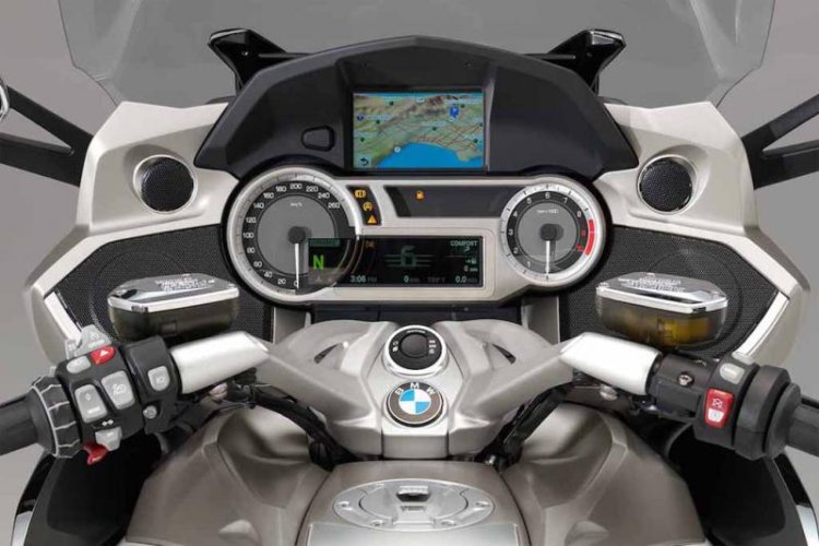 2014-BMW-K-1600-GTL-Exclusive-Speedometer.jpg