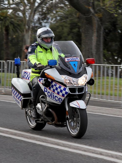 Victorian_Police_Motorcycle,_Geelong,_Aust,_jjron,_30.9.2010.jpg