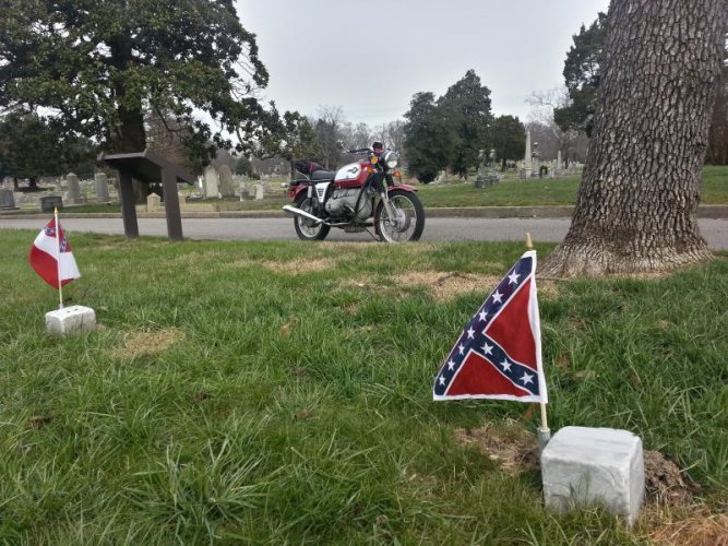 20160115_114423_HDR Oakwood Cemetery.jpg