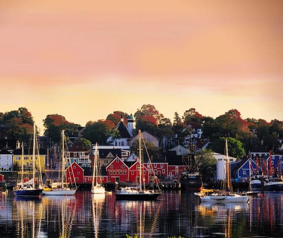 lunenburg_harbour_fall-28329.jpg