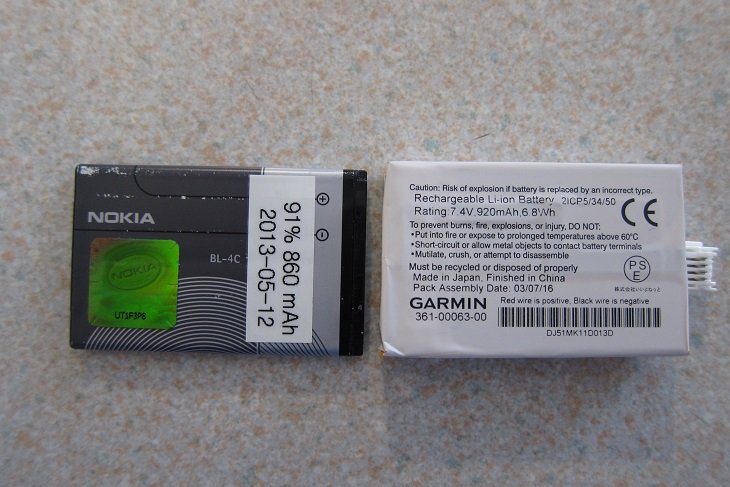 Nokia vs BMW Navigator V Battery Size Comparison - 1.jpg