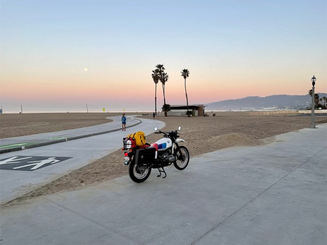 13_0_muscle_beach_santa_monica_screen.jpg