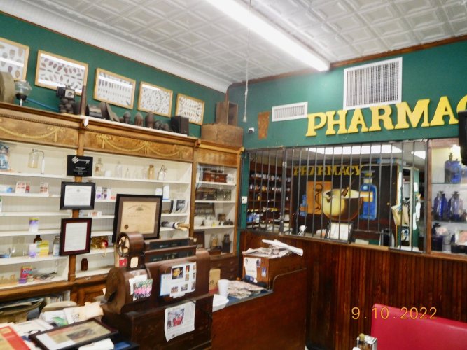 Borroums-Pharmacy.jpeg