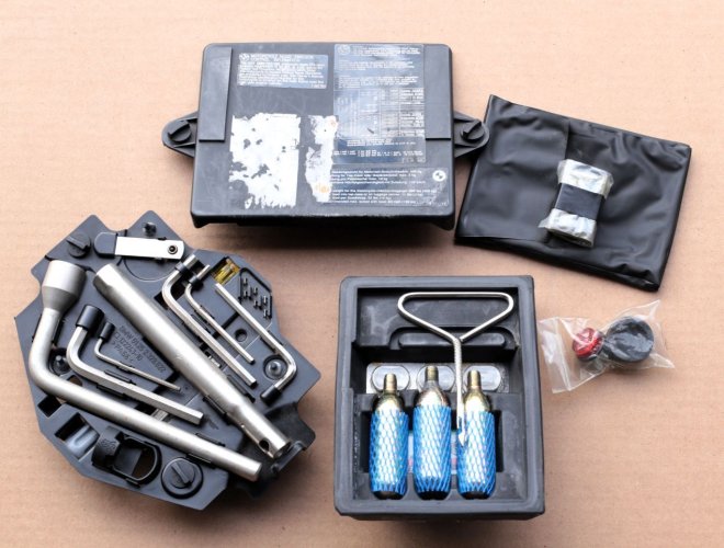 r1100s-tool-kit-w-holder-43.jpg